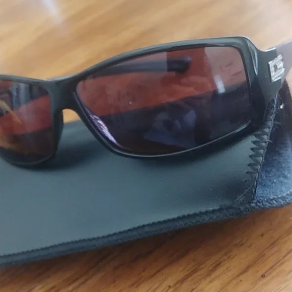 Guess Sunglasses w. readers +2.00 case cloth excellent - Picture 1 of 5